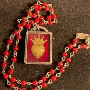 Vintage Y2K Classic Hardware Crowned Heart Necklace | EUC | Vibrant Red